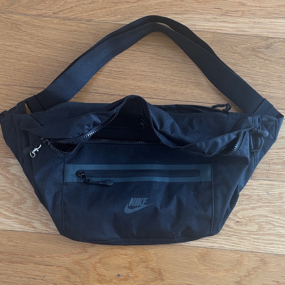 NWOT Nike Black Belt Bag